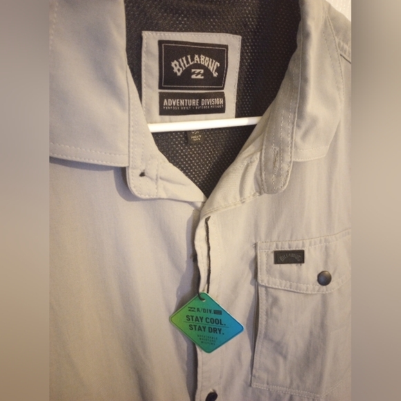 Billabong adventure edition, grey button down, NWT size medium - Picture 3 of 4